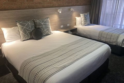 Hamilton's Henry Parkes Motor Inn, Parkes - Nambucca Heads Accommodation 1