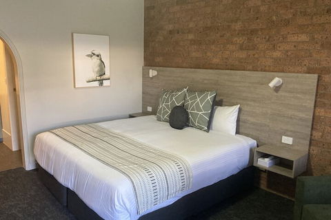 Hamilton's Henry Parkes Motor Inn, Parkes - Nambucca Heads Accommodation 7