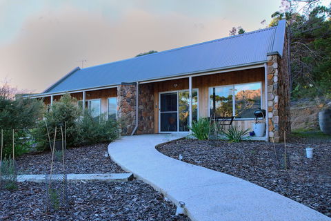 Freycinet Stone Studio 6 - Nambucca Heads Accommodation 0
