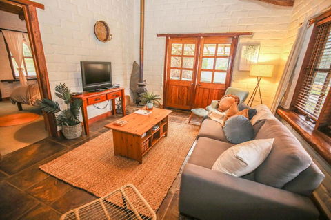 Feathertop Retreat - Nambucca Heads Accommodation 5