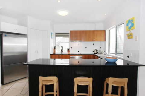 Unit 2 Beach Gallery 9 Andrew Street Point Arkwright 500 BOND LINEN SUPPLIED - Nambucca Heads Accommodation 1