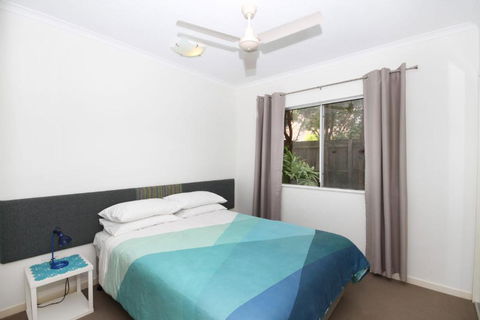 Unit 2 Sea Breeze Villas Coolum Beach - Nambucca Heads Accommodation 3