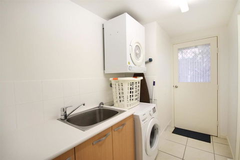 Unit 2 Sea Breeze Villas Coolum Beach - Nambucca Heads Accommodation 2