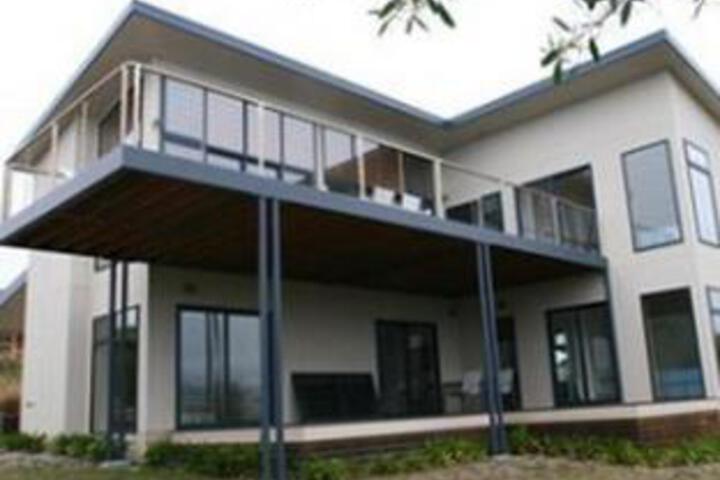 Binalong Bay TAS Nambucca Heads Accommodation