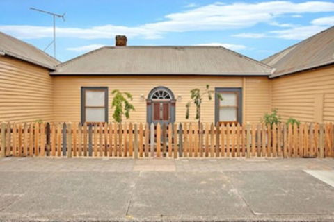 Robinson Cottage - Nambucca Heads Accommodation 0