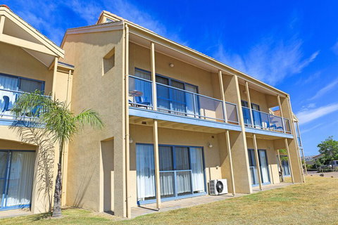 The Marina Hotel - Nambucca Heads Accommodation 1