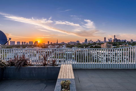 Oaks Melbourne South Yarra Suites - Nambucca Heads Accommodation 0