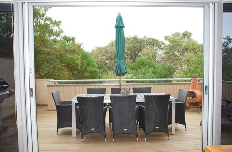STYLISH HOLIDAY HOME OPPOSITE SURF - Nambucca Heads Accommodation 1