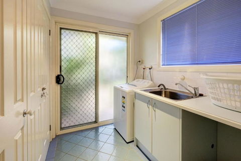 FRANGIPANI BEACH HOUSE PET FRIENDLY 22 Belbourie Cres Boomerang Beach - Nambucca Heads Accommodation 2