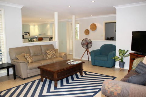 FRANGIPANI BEACH HOUSE PET FRIENDLY 22 Belbourie Cres Boomerang Beach - Nambucca Heads Accommodation 6