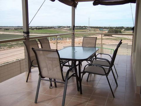 Relax On Par - Nambucca Heads Accommodation 1