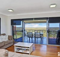 Jinalong 17 Pacific Street Family home great views.