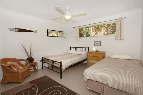 35 Santa Monica Avenue Coolum Beach Pet Friendly Linen Included - Nambucca Heads Accommodation 2