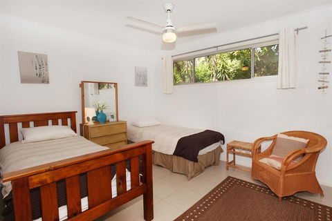 35 Santa Monica Avenue Coolum Beach Pet Friendly Linen Included - Nambucca Heads Accommodation 3