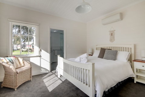 Magnetic Cottage Circa: 1850s - Nambucca Heads Accommodation 0