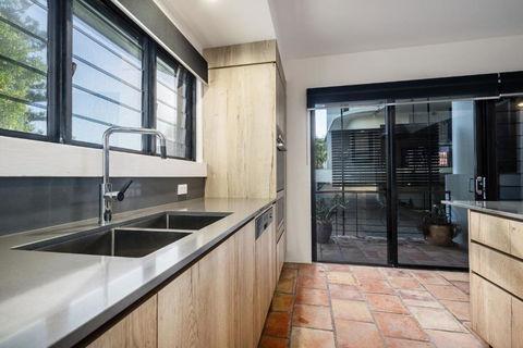 Tuscan Inspired Townhouse Minutes From The Beach - Nambucca Heads Accommodation 6