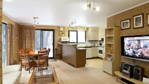St Trinians 3a - Nambucca Heads Accommodation 1