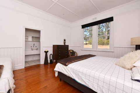 The Parsons Vineyard Retreat Get Amongst The Vineyards In A Historic Home - Nambucca Heads Accommodation 4