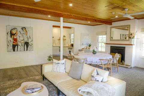 Myrtle Tree Lodge Flowers Kangaroo Valley - Nambucca Heads Accommodation 1