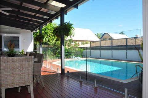 10 Double Island Drive Modern Family Home Centrally Located Swimming Pool & Outdoor Area - Nambucca Heads Accommodation 1