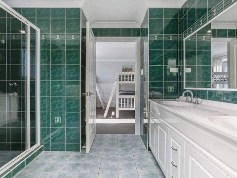 Dayz Dreamin Pool Gas Fireplace & Beachfront - Nambucca Heads Accommodation 6