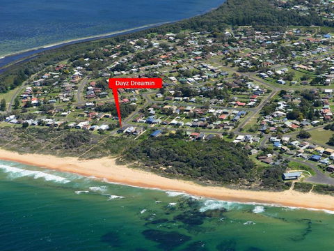 Dayz Dreamin Pool Gas Fireplace & Beachfront - Nambucca Heads Accommodation 2