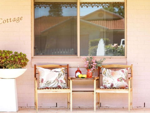That Pink House! Comfortable Home Away From Home - Nambucca Heads Accommodation 2