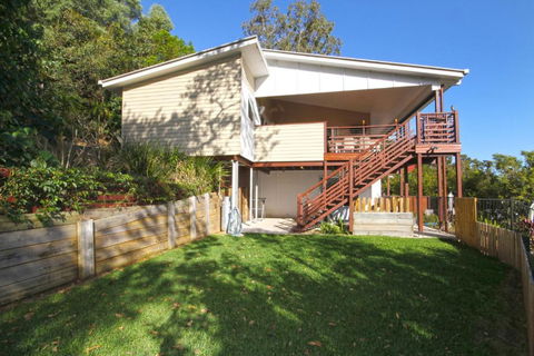 STUNNING HOME WITH SPECTACULAR VIEWS & CLOSE TO THE BEACH - Nambucca Heads Accommodation 6