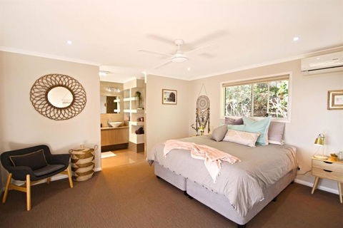 STUNNING HOME WITH SPECTACULAR VIEWS & CLOSE TO THE BEACH - Nambucca Heads Accommodation 2