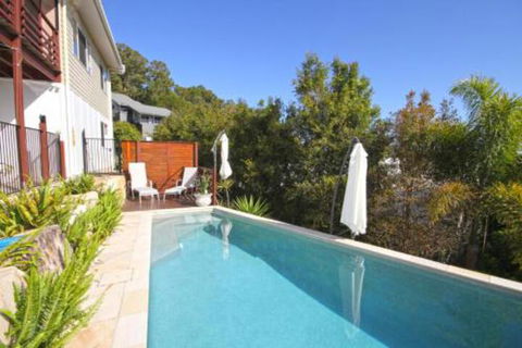 STUNNING HOME WITH SPECTACULAR VIEWS & CLOSE TO THE BEACH - Nambucca Heads Accommodation 0