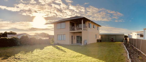Rocks Retreat House With Sea Views - Nambucca Heads Accommodation 2