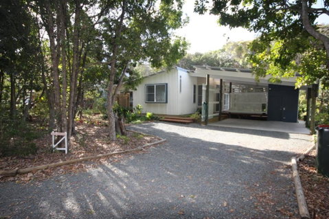 15 Belle Court Modern Architect Designed Open Plan Holiday Home With Outdoor Shower - Nambucca Heads Accommodation 1