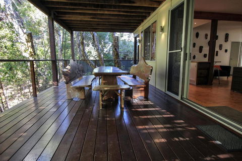 17 Naiad Court Modern Open Plan Family Home With Covered Outdoor Area & Double Lock Up Garage - Nambucca Heads Accommodation 4