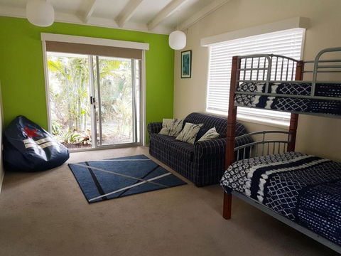 15 Larapinta Court Family Home With Swimming Pool In A Quiet Street & Central Location Close To CBD - Nambucca Heads Accommodation 2