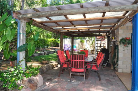 43 Double Island Drive Two Level Holiday Home With Swimming Pool. Located Close To Beach & CBD - Nambucca Heads Accommodation 4