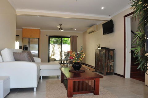 43 Double Island Drive Two Level Holiday Home With Swimming Pool. Located Close To Beach & CBD - Nambucca Heads Accommodation 2