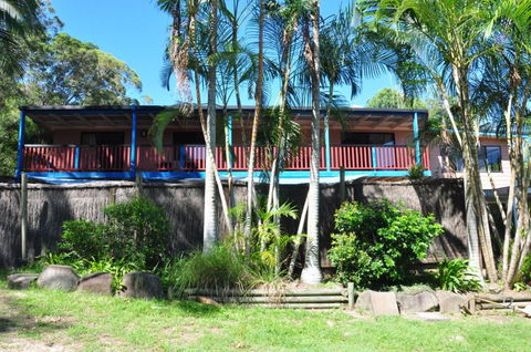 43 Double Island Drive Two Level Holiday Home With Swimming Pool. Located Close To Beach & CBD - Nambucca Heads Accommodation 3