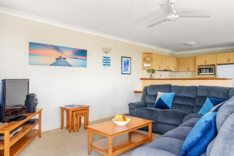 2 / 80 Cooloola Drive Comfortable & Cosy Unit Enjoying Ocean Views & Views To Fraser Island - Nambucca Heads Accommodation 3