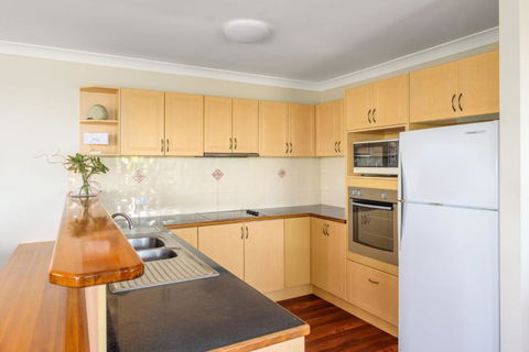 2 / 80 Cooloola Drive Comfortable & Cosy Unit Enjoying Ocean Views & Views To Fraser Island - Nambucca Heads Accommodation 4