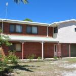 31 Bombala Crescent Two Storey Home With Covered Outdoor Deck Fully Fenced Backyard. Pet Friendly - Nambucca Heads Accommodation 0