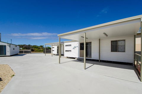 Rocks Retreat Cabin Dolphin - Nambucca Heads Accommodation 2