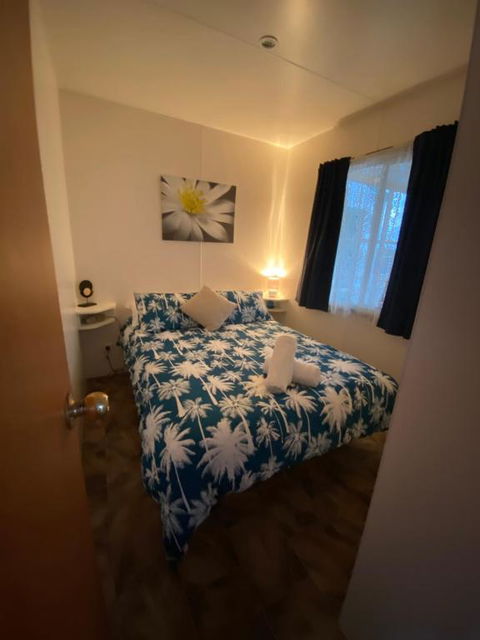 Rocks Retreat Cabin Dolphin - Nambucca Heads Accommodation 1