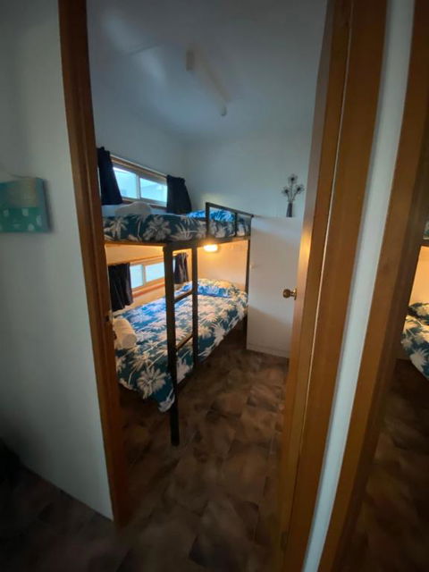 Rocks Retreat Cabin Dolphin - Nambucca Heads Accommodation 4