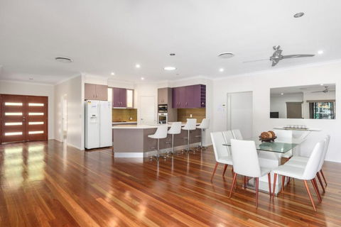 7 Ibis Court Spacious Family Home With Large Outdoor Area Swimming Pool & Ample Parking - Nambucca Heads Accommodation 1