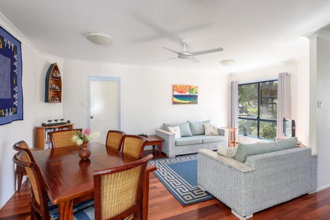 12 Ibis Court Highset Beach House With Natural Bushland Gardens & Covered Decks - Nambucca Heads Accommodation 2