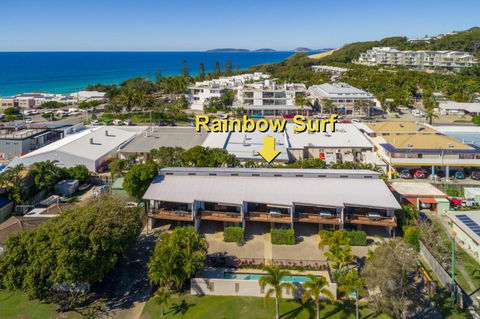 Unit 5 Rainbow Surf Modern Double Storey Townhouse With Large Shared Pool Close To Beach & Shop - Nambucca Heads Accommodation 4