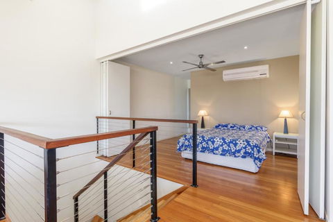 Unit 5 Rainbow Surf Modern Double Storey Townhouse With Large Shared Pool Close To Beach & Shop - Nambucca Heads Accommodation 5