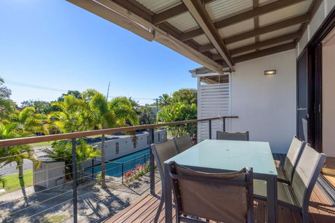 Unit 5 Rainbow Surf Modern Double Storey Townhouse With Large Shared Pool Close To Beach & Shop - Nambucca Heads Accommodation 3