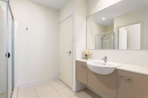 Unit 4 Rainbow Surf Modern Double Storey Townhouse With Large Shared Pool Close To Beach & Shop - Nambucca Heads Accommodation 5