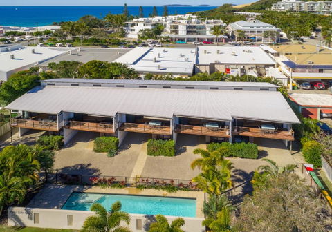Unit 4 Rainbow Surf Modern Double Storey Townhouse With Large Shared Pool Close To Beach & Shop - Nambucca Heads Accommodation 1